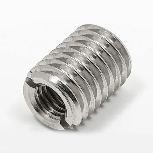 Screwed inserit-stupra plugs
