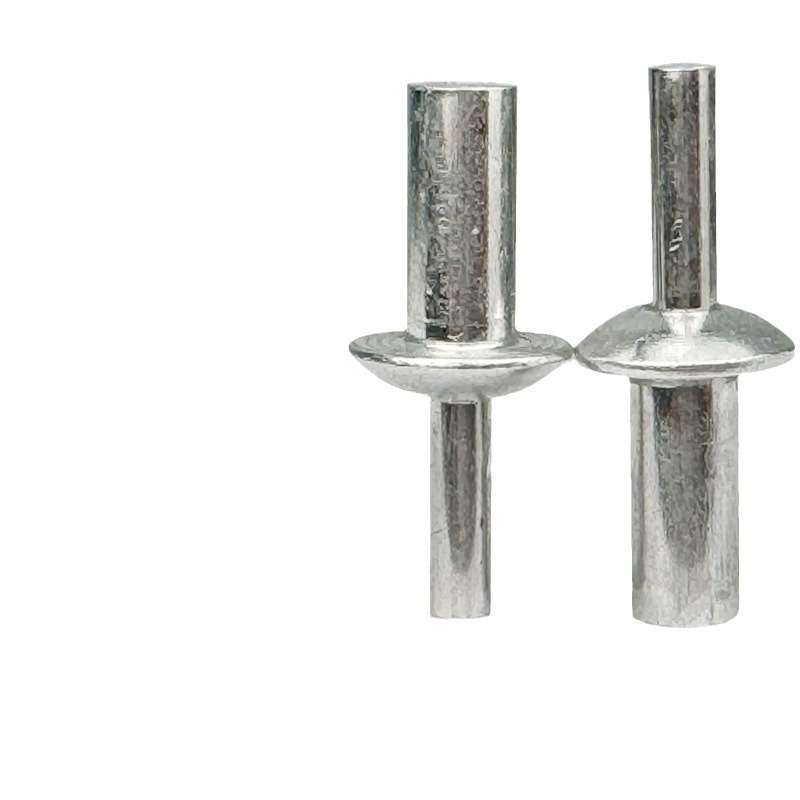 Una gradus core penetrating Rivet